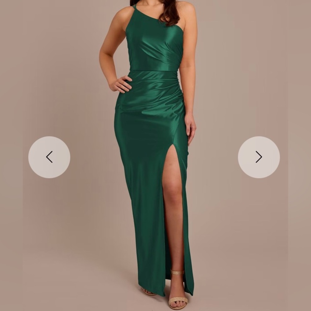Elegant Green Evening Gown - Picture 4 of 4